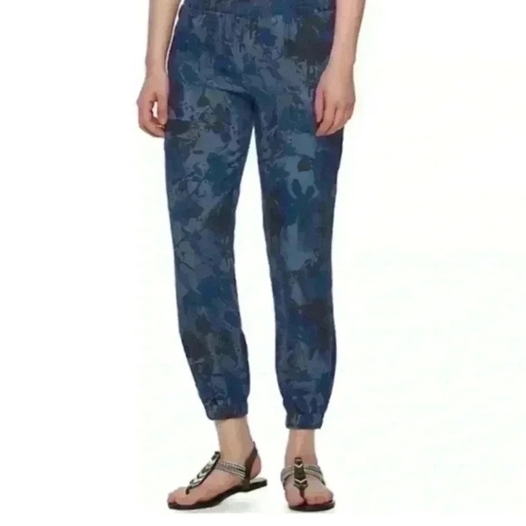 Juicy Couture Pants - Juicy Couture Blue Floral Print Pattern Chambray
Jogger Pants
